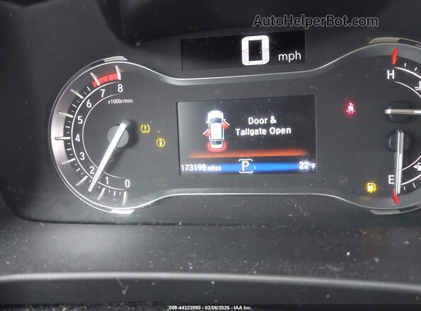 5FNYF6H56JB071386 2018 HONDA PILOT White Vista de los asientos traseros