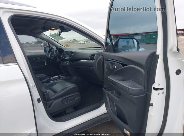 5FNYF6H65LB048791 2020 HONDA PILOT White Front interior view