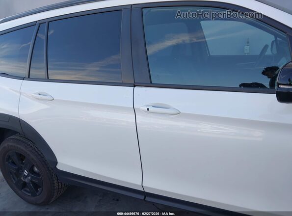 5FNYF6H88NB082602 2022 HONDA PILOT White 360 interior view