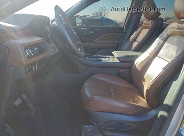 5LM5J7XC2RGL06738 2024 LINCOLN AVIATOR Silver წინა სალონის ხედი