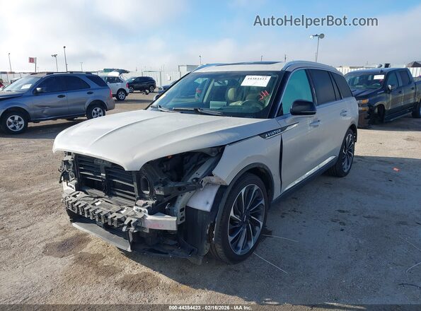 5LM5J7XC3LGL00616 2020 LINCOLN AVIATOR Gray Vista tres cuartos delantera izquierda