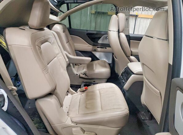 5LM5J7XC6MGL18982 2021 LINCOLN AVIATOR White Vista interior trasera