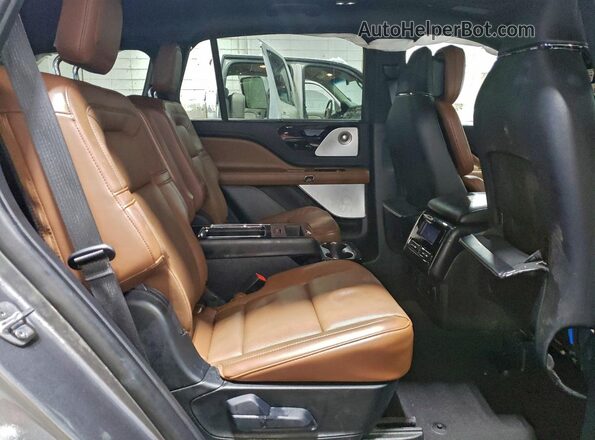 5LM5J7XC9RGL08499 2024 LINCOLN AVIATOR Gray Widok wnętrza z tyłu