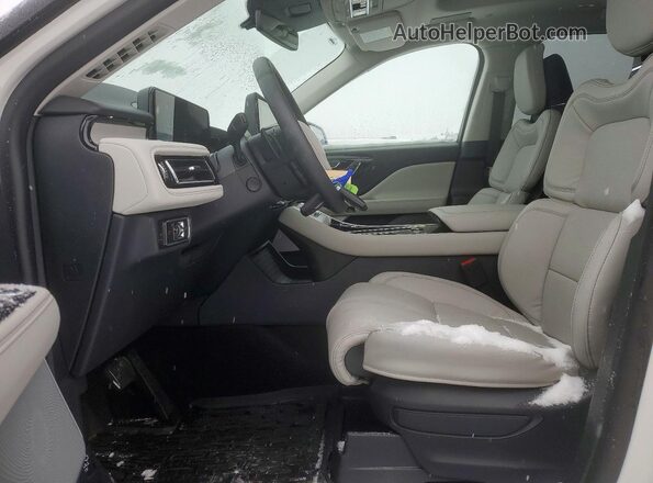 5LM5J7XCXTGL02783 2026 LINCOLN AVIATOR White Vista interior delantera