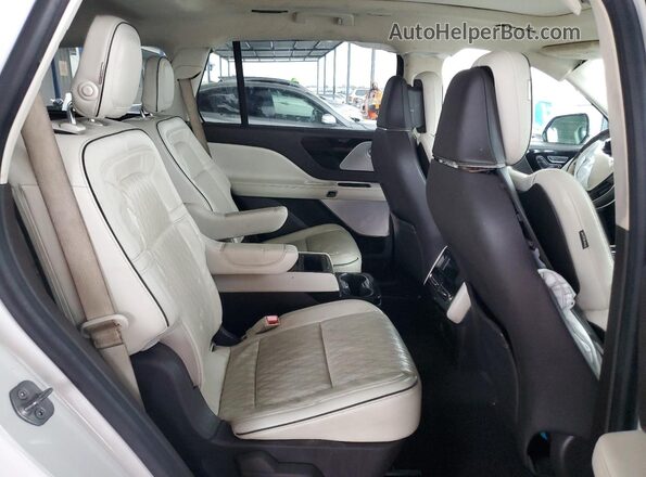 5LM5J9XC0LGL02013 2020 LINCOLN AVIATOR White Rear interior view