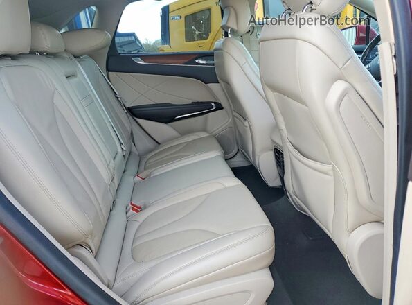 5LMCJ2C95KUL30141 2019 LINCOLN MKC Red Вид задньої частини салону