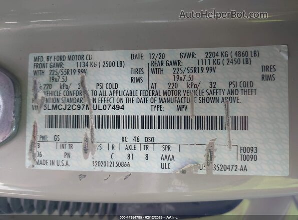 5LMCJ2C97MUL07494 2021 LINCOLN CORSAIR Cream Engine compartment view