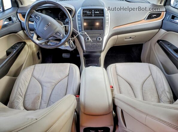 5LMCJ2C98HUL32796 2017 LINCOLN MKC Maroon Widok zestawu wskaźników