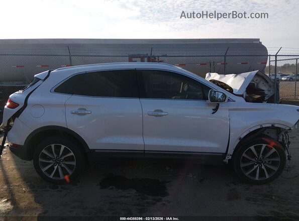 5LMCJ3C96KUL07828 2019 LINCOLN MKC White 360 interior view