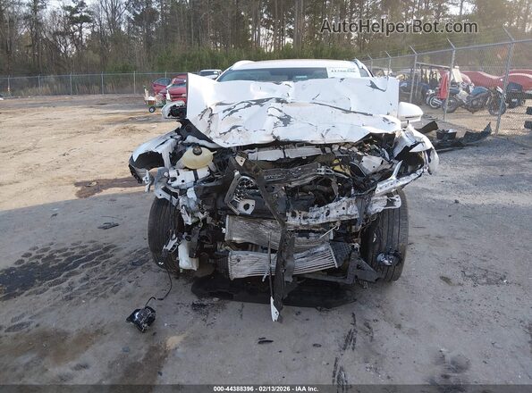 5LMCJ3C96KUL07828 2019 LINCOLN MKC White Rear interior view