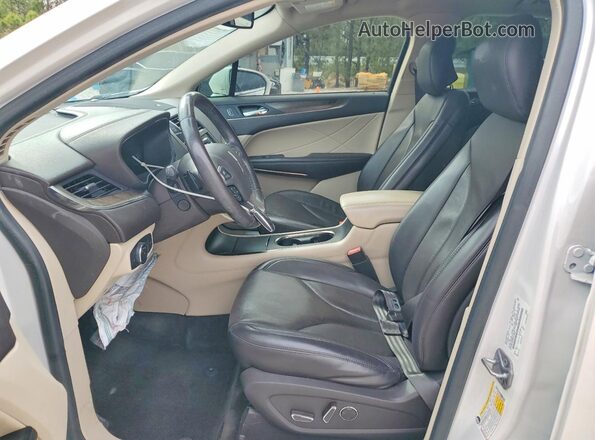 5LMCJ3C98KUL00847 2019 LINCOLN MKC White Vista interior delantera