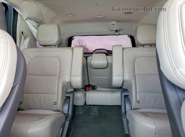5LMJJ2LG4REL17780 2024 LINCOLN NAVIGATOR White Vista de los asientos traseros