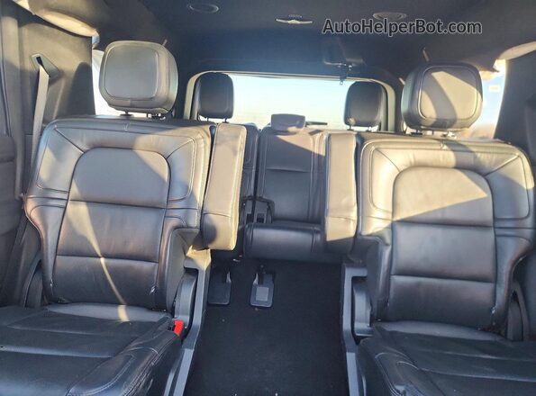 5LMJJ2LG6REL02715 2024 LINCOLN NAVIGATOR Черный Вид задних сидений