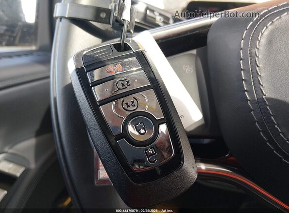 5LMJJ2LG9SEL02505 2025 LINCOLN NAVIGATOR Черный Вид панели приборов