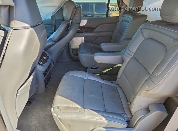 5LMJJ2LT0KEL17455 2019 LINCOLN NAVIGATOR White Вид задньої частини салону