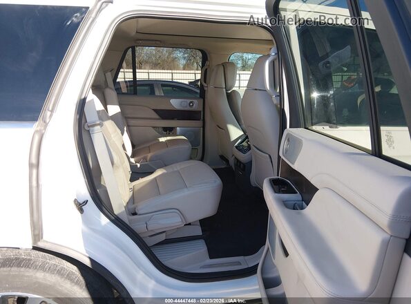 5LMJJ2LT0MEL20441 2021 LINCOLN NAVIGATOR White VIN կոդի պիտակի տեսք
