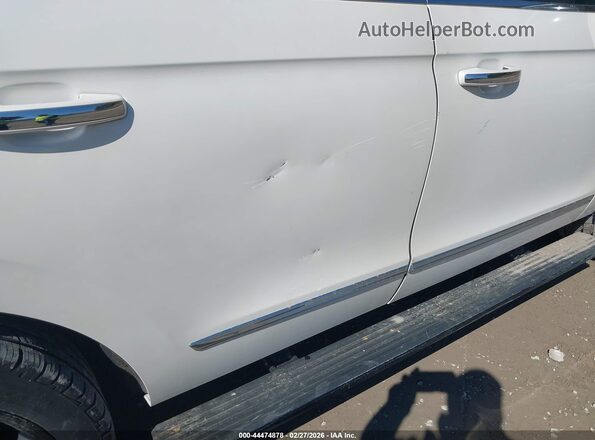 5LMJJ2LT7JEL07004 2018 LINCOLN NAVIGATOR Белый 