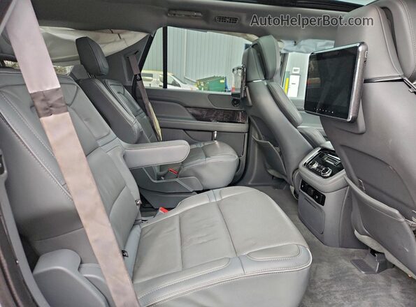 5LMJJ2LT7JEL13238 2018 LINCOLN NAVIGATOR White Vista interior trasera