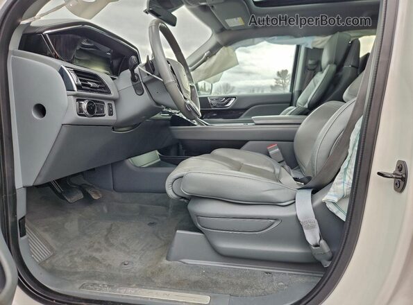 5LMJJ2LT7JEL13238 2018 LINCOLN NAVIGATOR White Vista interior delantera