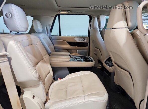 5LMJJ2LT8LEL16605 2020 LINCOLN NAVIGATOR White Вид задньої частини салону