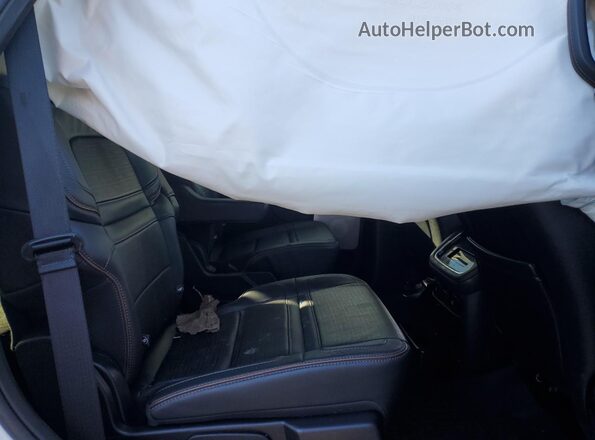 5LMJJ2TG6PEL00217 2023 LINCOLN NAVIGATOR White Widok wnętrza z tyłu