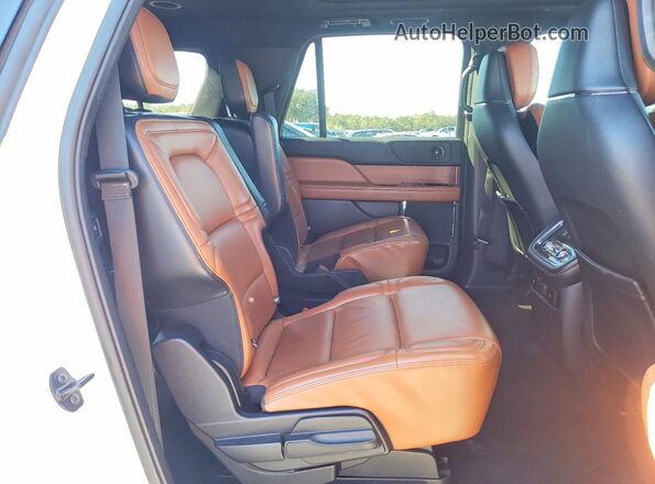 5LMJJ3KT2LEL19278 2020 LINCOLN NAVIGATOR White Widok wnętrza z tyłu