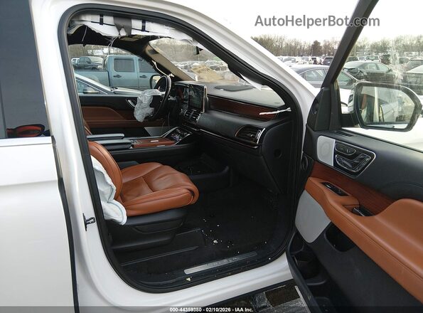 5LMJJ3LT7JEL09972 2018 LINCOLN NAVIGATOR L White Вид салону спереду