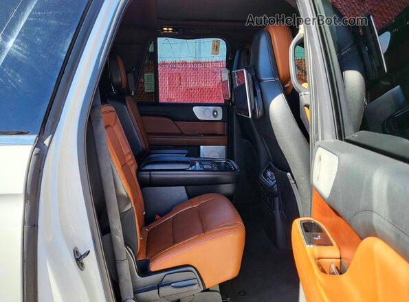 5LMJJ3LT8LEL10177 2020 LINCOLN NAVIGATOR White Вид салону спереду