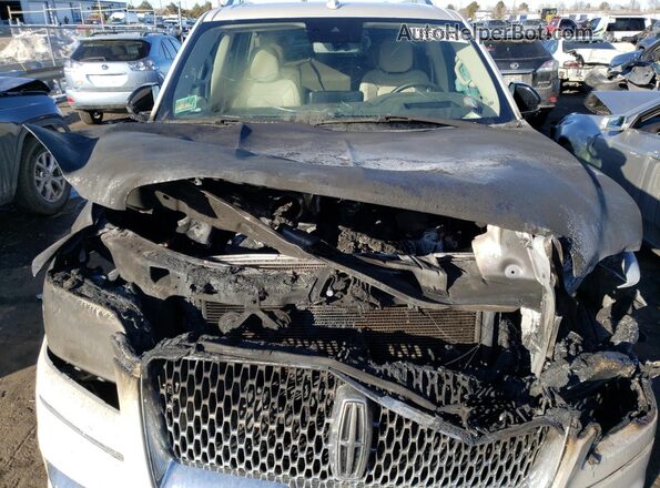 5LMJJ3LT8MEL01173 2021 LINCOLN NAVIGATOR White Vista del compartimento del motor