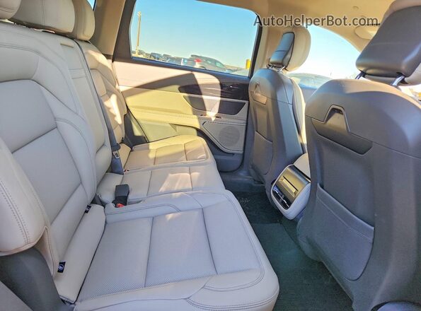 5LMPJ8JA4SJ979593 2025 LINCOLN NAUTILUS Белый Вид задней части салона