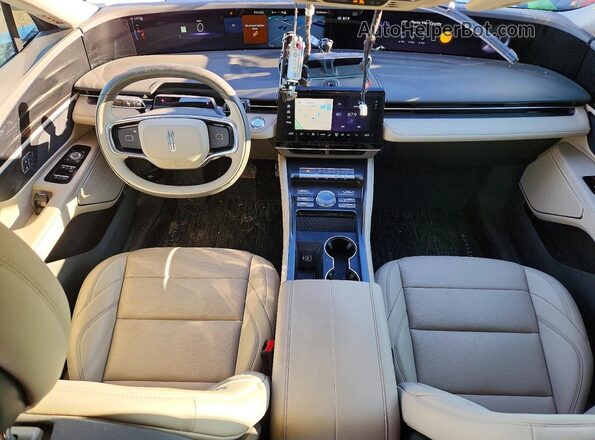 5LMPJ8JA4SJ979593 2025 LINCOLN NAUTILUS Белый Вид панели приборов