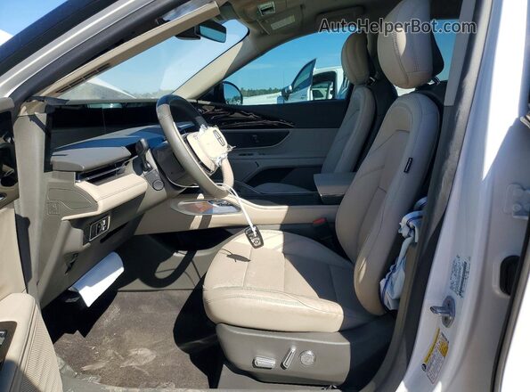 5LMPJ8JA9SJ957069 2025 LINCOLN NAUTILUS White Vista interior delantera
