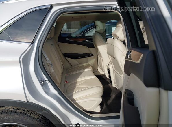 5LMTJ3DH7GUJ15735 2016 LINCOLN MKC White VIN კოდის სტიკერის ხედი