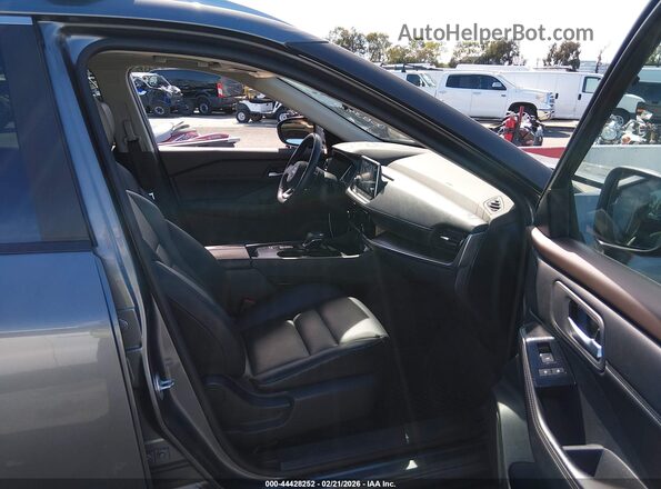 5N1BT3BAXPC683420 2023 NISSAN ROGUE Gray Вид салону спереду