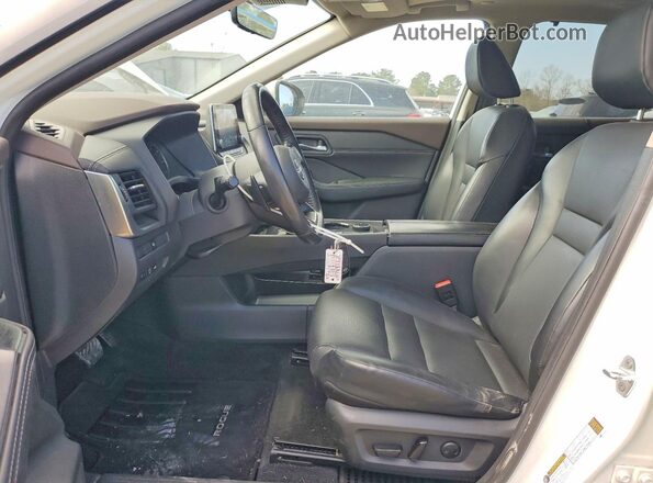 5N1BT3BB0PC784815 2023 NISSAN ROGUE Белый Вид салона спереди