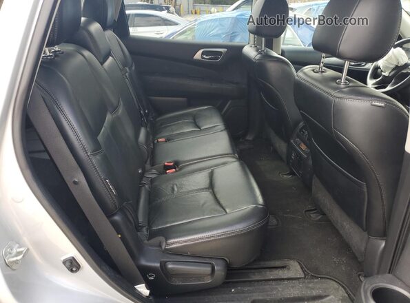 5N1DR2MM5JC665052 2018 NISSAN PATHFINDER Серебряный Вид задней части салона