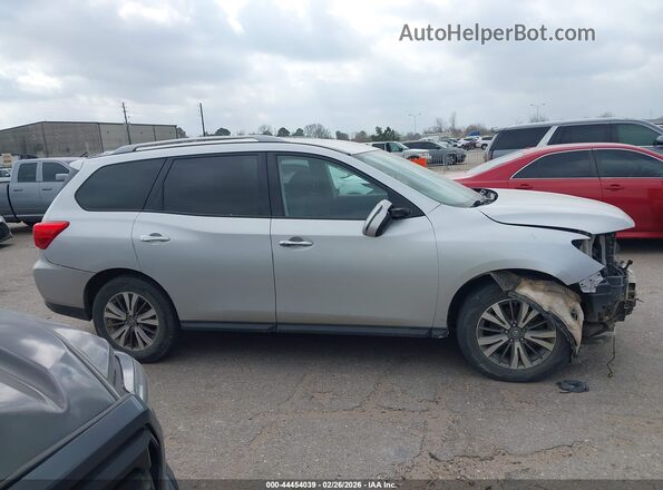 5N1DR2MN6JC629072 2018 NISSAN PATHFINDER Silver Rear interior view