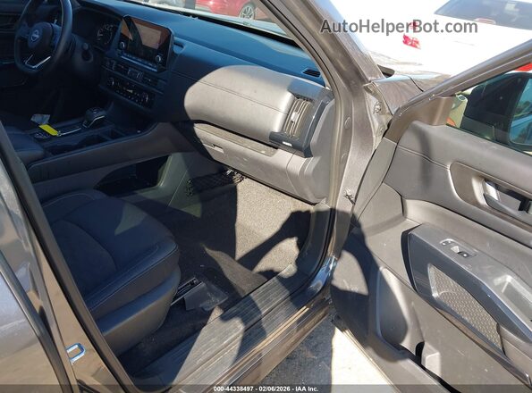 5N1DR3ACXRC252590 2024 NISSAN PATHFINDER Gray Vista interior delantera