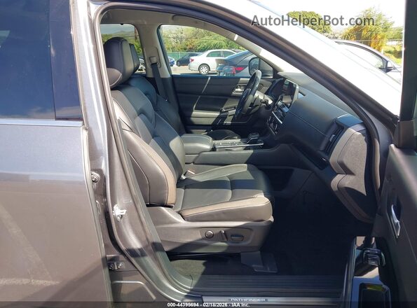 5N1DR3CA3PC200582 2023 NISSAN PATHFINDER Gray Widok wnętrza z przodu