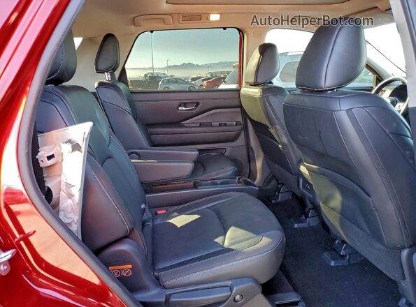 5N1DR3CD1PC214538 2023 NISSAN PATHFINDER Красный Вид задней части салона
