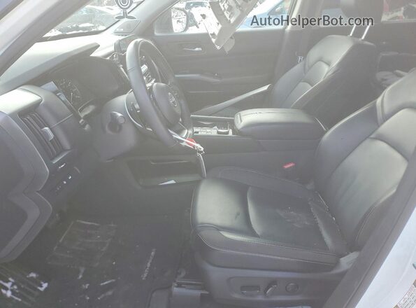 5N1DR3CD6RC289755 2024 NISSAN PATHFINDER White Front interior view