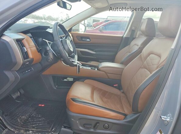 5N1DR3DK4PC277520 2023 NISSAN PATHFINDER Blue Vista interior delantera