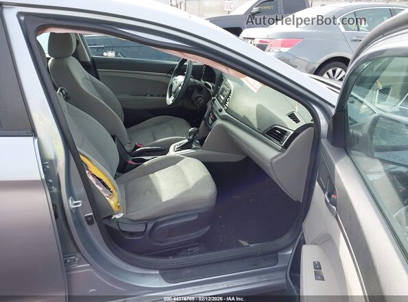 5NPD74LFXHH104353 2017 HYUNDAI ELANTRA Silver წინა სალონის ხედი