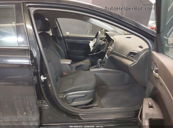 5NPD84LF3LH585794 2020 HYUNDAI ELANTRA Черный Вид салона спереди
