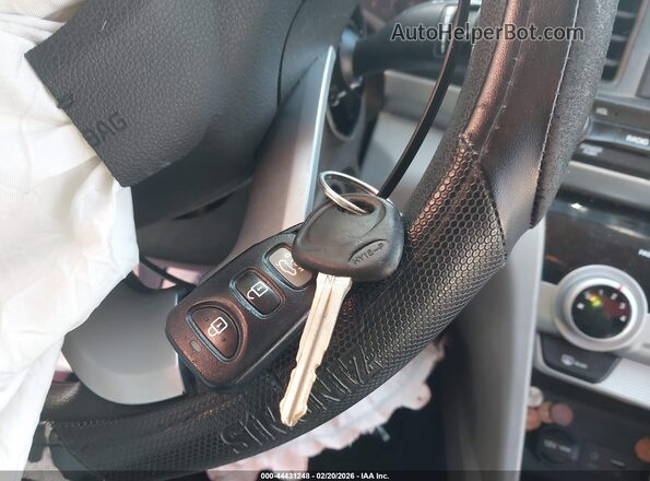 5NPD84LF7KH437940 2019 HYUNDAI ELANTRA Red Widok deski rozdzielczej