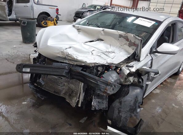 5NPDH4AE4GH782974 2016 HYUNDAI ELANTRA Silver Widok z przodu