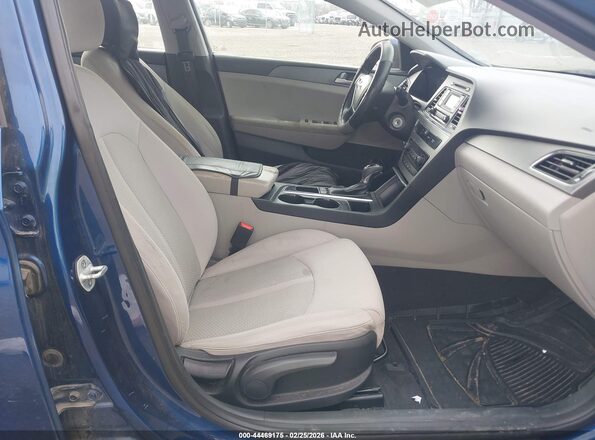 5NPE24AF0HH517873 2017 HYUNDAI SONATA Blue Front interior view