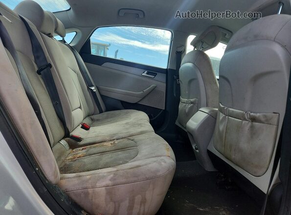 5NPE24AF2GH328561 2016 HYUNDAI SONATA Silver Вид задніх сидінь