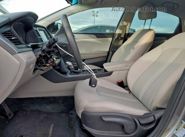 5NPE24AF2JH644792 2018 HYUNDAI SONATA Gray Widok wnętrza z przodu