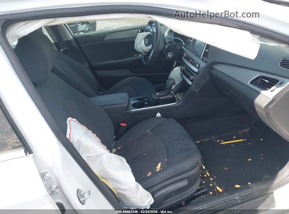 5NPE24AF3KH745826 2019 HYUNDAI SONATA Белый Вид салона спереди